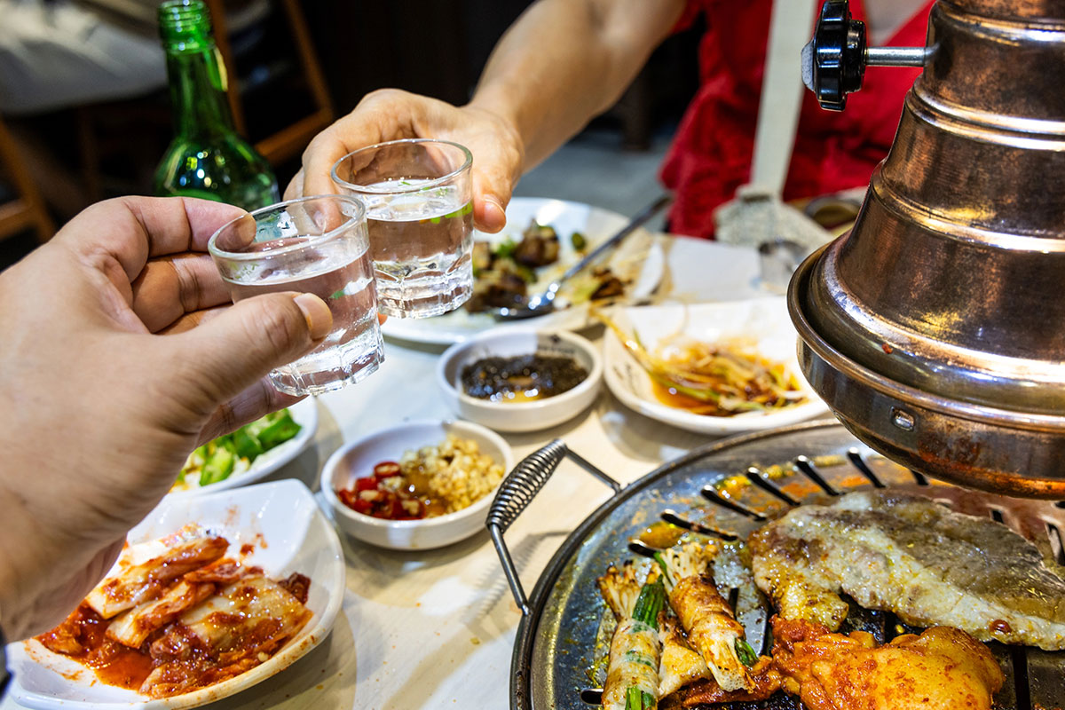 "싼 맛에 먹는 건데..." 가격 인상 발표한 소주, 업계 상황은 이렇습니다
