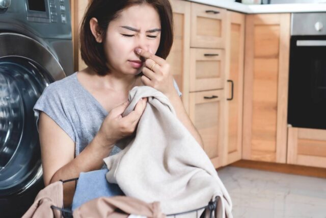 섬유유연제가 냄새 유발? 지금 당장 빨래 습관부터 점검하세요