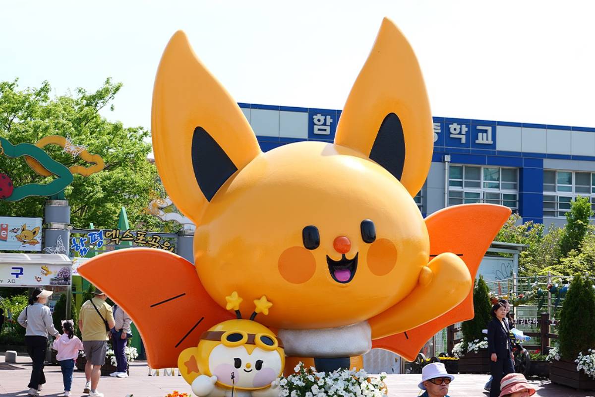 혈세 낭비로 욕만 먹었던 황금박쥐상…반전 근황 전했습니다